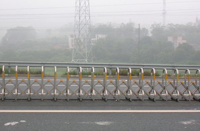 伸缩式活动护栏